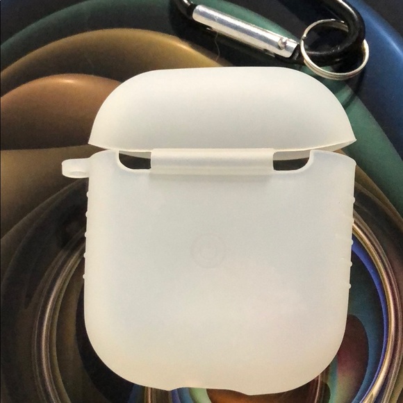 AirPods Case🤑 - Picture 2 of 3